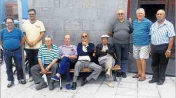 Desde la izquierda, Miguel Florido, Armando Quintana (actual presidente del patronato de fiestas), Chano Betancor, Juan Medina, Jesús Rodríguez, Juan Martel, Juan Montesdeoca, Juan López y Pepe Suárez Bosa (Foto C7)