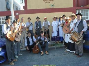 Imagen de una de las parrandas que tomaron parte en el desfile (Foto Teldeenfiestas.com)