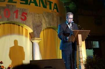 Eduardo Mesa lee el pregón de las fiestas de La Cruz Santa 2015 (Foto TA)