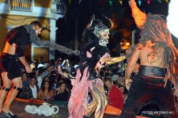 Momento del espectáculo de anoche (Foto TA)