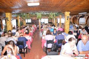 Los asistentes llenaron el salón del recinto donde se celebró el bingo benéfico (Foto Antonio Alí)