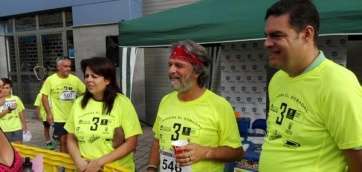 Los dos cargos públicos, naturales de Telde, con Jorge Hernández, alma mater de Yrichen, esta mañana en El Sebadal (Foto TA)