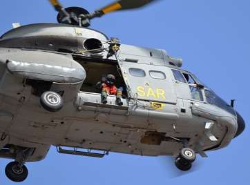 Imagen de uno de los Super Puma del 802 Escuadrón durante un ejercicio en Telde (Foto TA)