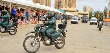 Momento del desfile celebrado este lunes en las instalaciones de la Guardia Civil en la capital grancanaria (Foto TA)