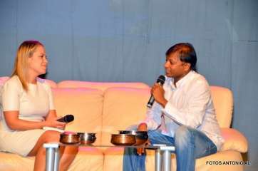 Momento del acto de anoche en el Teatro Municipal (Foto TA)