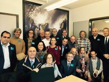 La comitiva de Yrichen en Bruselas junto al eurodiputado Gabriel Mato (Foto TA)