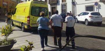 Momento de la evacuación de Santiago León (Foto TA)
