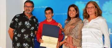 Viera (i), Demetrio, Hernández y Mapi Jérez, representante de los colectivos de mujeres, hoy, en San Juan (Foto TA)