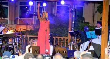 Momento de la actuación de Lucrecia (Foto TA)