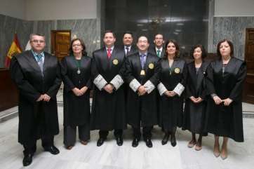 José Ramón Dámaso con el equipo directivo del Consejo Canario de Graduados Sociales (Foto TA)