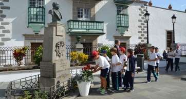 Ofrenda floral, hoy lunes, a Fernando León y Castillo (Foto TA)
