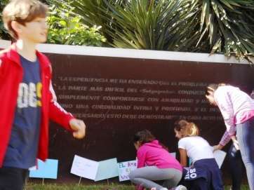 Telde manifestó un año más su rechazo a la pena capital durante el transcurso de un acto junto a la escultura de Mahatma Gandhi (Foto TA)