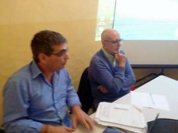 Los dos ponentes, el periodista y sociólogo Federico Ramírez y el profesor y pedagogo Joaquín Niego (Foto TA)