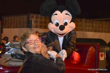 Uno de los personajes de Disney que participó en la Cabalgata (Foto Antonio Alí)