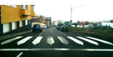 Baden colocado en un paso de peatones en Caserones Altos (Foto TA)