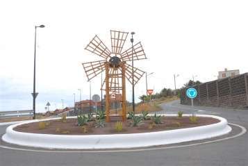 Rotonda de acceso al barrio de La Majadilla (Foto TA)