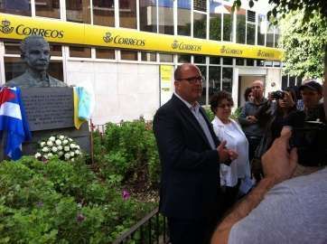 El edil teldense Agustín Arencibia, esta mañana durante el homenaje a José Martí (Foto TA)