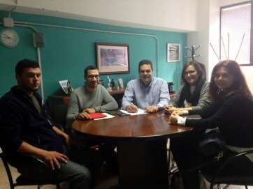 Ojeda, Santana y representantes de Aldeas Infantiles (Foto TA)