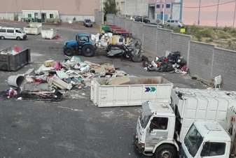 Camiones en el Punto Verde municipal (Foto TA)