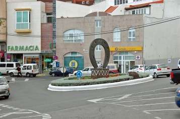 Rotonda de salida de La Herradura, en la parte alta del barrio (Foto TA)