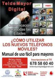 Anciana con un móvil (Foto TA)