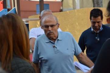Julián González, días atrás en Marpequeña, durante la visita del Gobierno de Telde a Marpequeña (Foto TA)