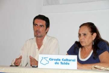 Los presentadores del programa, en un acto celebrado en el Círculo Cultural de Telde (Foto TA)