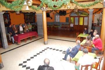 Imagen de archivo de la celebración de una junta extraordinaria en El Casino (Foto TA)