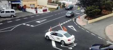 Nueva señalización en a vía principal que atraviesa el barrio de Lomo Cementerio (Foto TA)