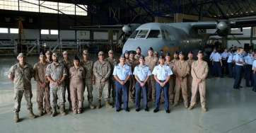 Miembros del 802 Escuadrón de Canarias (Foto Efe)