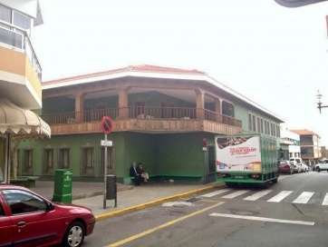 Fachada del centro de mayores de Los Llanos (Foto TA)