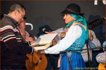 Momento de la entrega del premio (Foto Ildefonso Rodríguez)