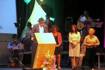 Momento de la intervención de Miguel Vega, presidente de Tyldet, colectivo distinguido (Foto Jesús Ruiz Mesa)