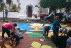 Alfombras multicolores en el casco de Jnámar por el Corpus Christi (Foto TA)