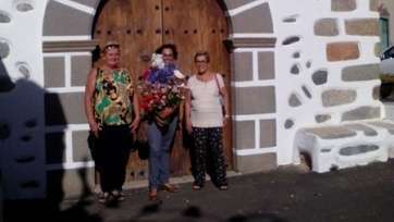 Las vecinas afectadas por el cierre de la ermita (Foto TA)