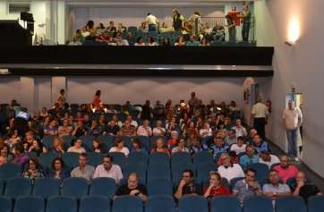 Imagen de archivo de una reunión con los trabajadores municipales (Foto TA)