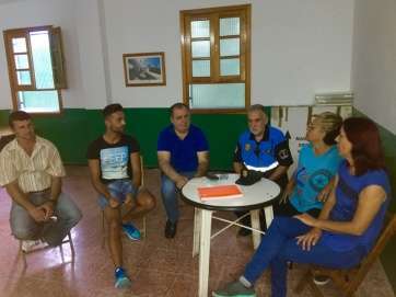 Reunión con los preparativos de la fiesta (Foto TA)