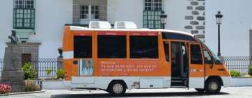 Unidad móvil del ICHH en la plaza de San Juan (Foto TA)