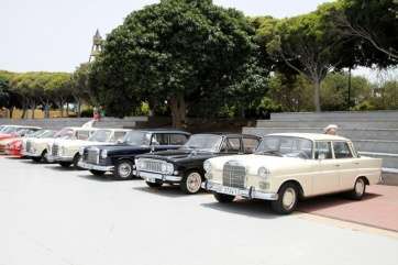 Vehículos antiguos en San Juan (Foto Jesús Ruiz Mesa)