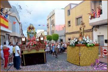 Momento de la procesión de esta tarde-noche en El Ejido (Foto Francisco J. Santana)