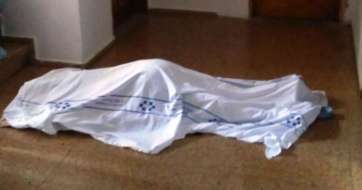 El cuerpo de la anciana estuvo ocho horas en el rellano de su vivienda en un bloque de Jinámar (Foto TA)