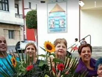 Al fondo, el mosaico que ahora ocupa el lugar donde antes estaba la placa (Foto TA)