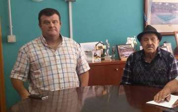 Antonio Hernández, El Pollo del Callejón, junto a uno de sus hijos, Víctor (Foto TA)