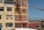 Intervención de los bomberos, este mediodía en los bloques de Los Marinos (Foto TA)