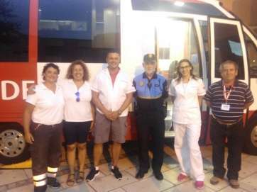 Personal del ICHH con Miguel Santana, secretario de la AV Punto y Seguido, y el sargento José Luis Ramos (Foto TA)