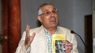 Emilio Vicente Mateu, en una imagen de archivo durante la presentación de un libro en la Basílica de San Juan (Foto Jesús Ruiz Mesa)