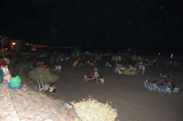 Asistentes a un espectáculo pirotécnico en Melenara (Foto TA)