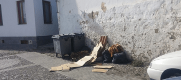 Una de las calles con deficiencias en el barrio (Foto TA)