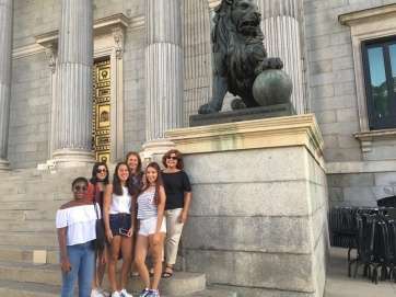 Alumnas ganadoras y profesoras, en Madrid (Foto TA)