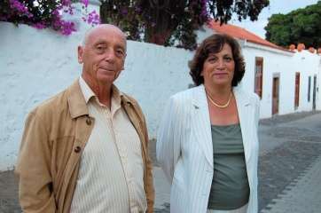 Imagen de archivo: Maruca Jiménez  con su marido en la plaza de San Francisco en 2009, año en que su hijo Ibo pregonó las fiestas (Foto TA)
